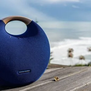 Harman Kardon Onyx Studio 6 - Bluetooth Speaker with Handle - Black